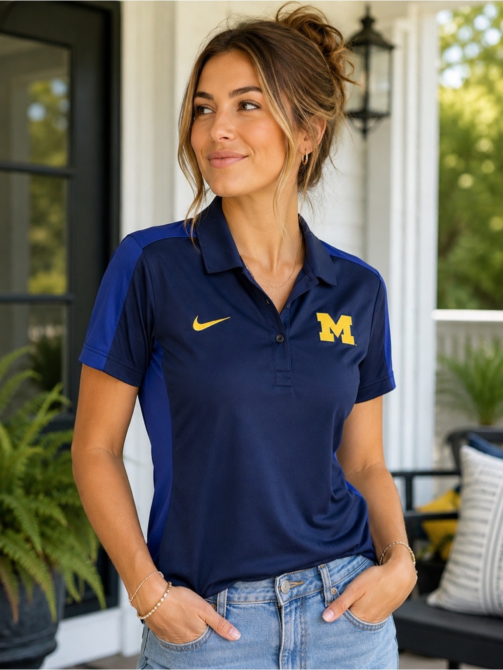 Nike Dri-FIT University of Michigan Women Medium Navy Embroidered Polo Shirt EUC